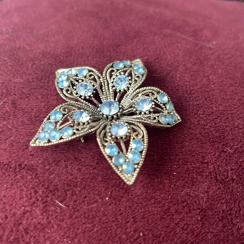 Blue Stone Brooch - Picture 1 of 2